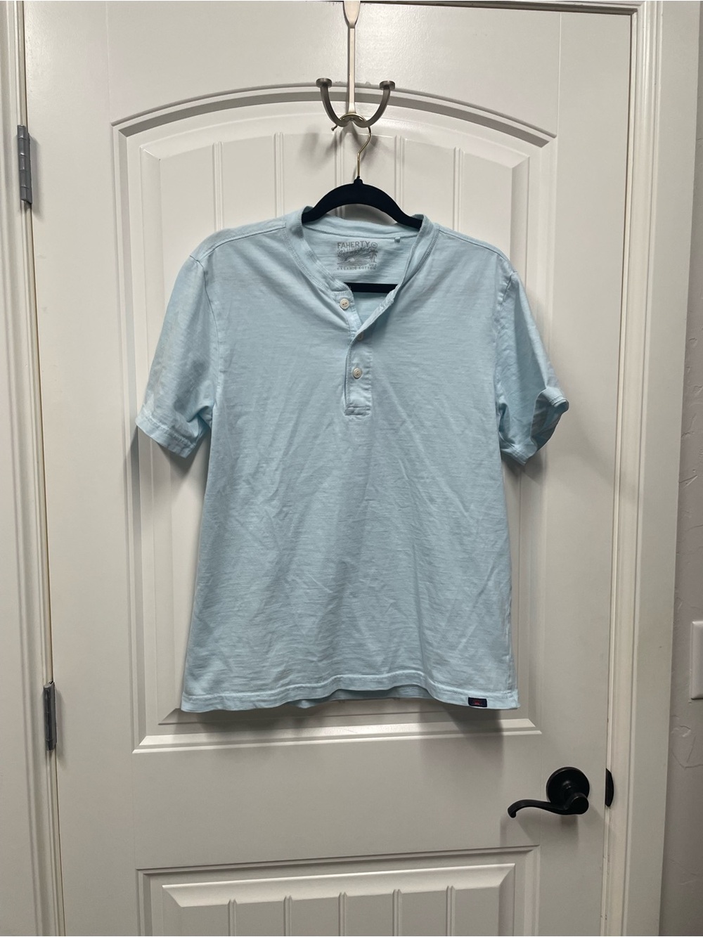 Faherty Short-Sleeve Sunwashed Regenerative Henley - Light Blue